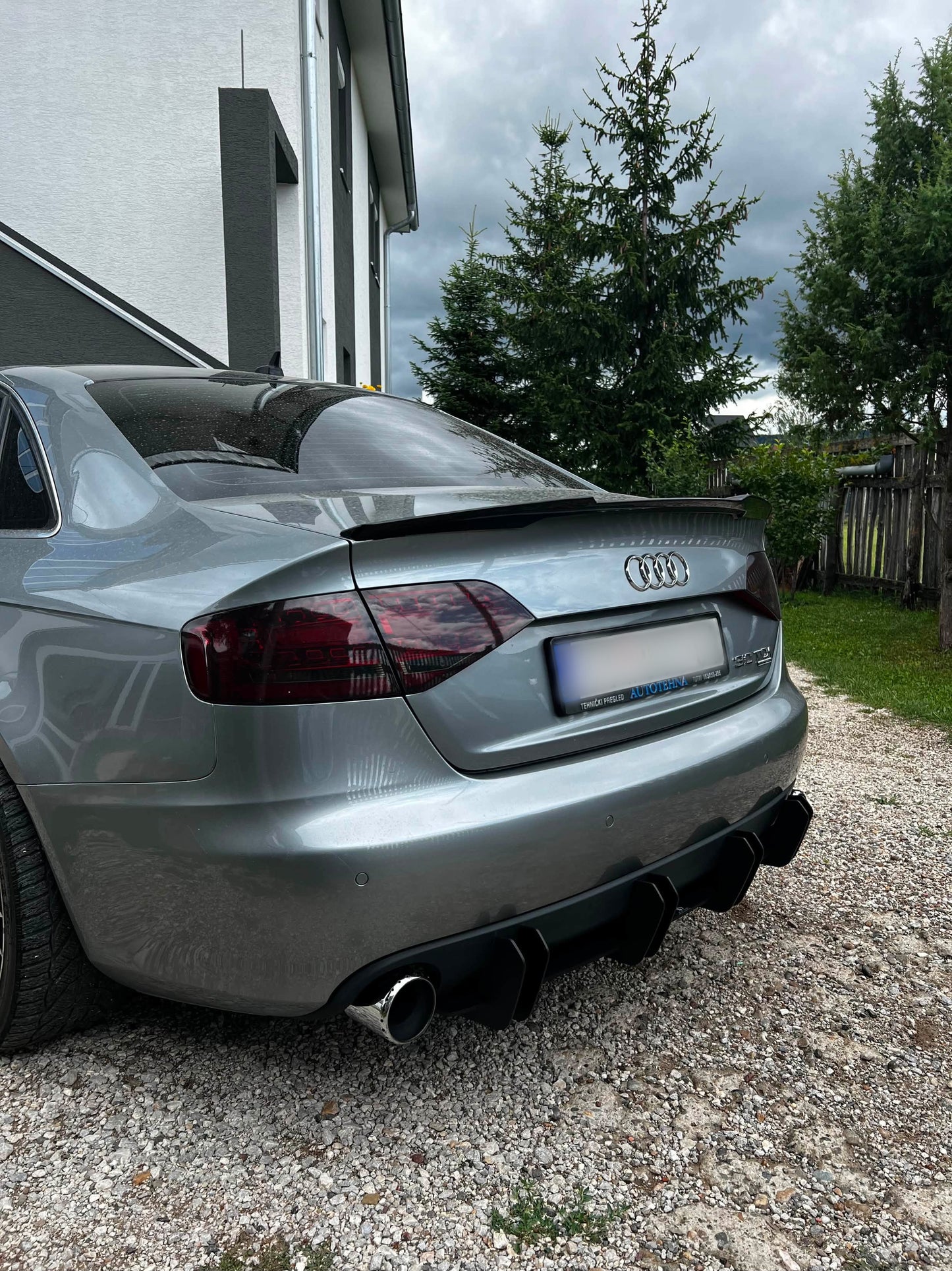 Audi A4 B8 Rear Diffuser for a dual-sided single exhaust